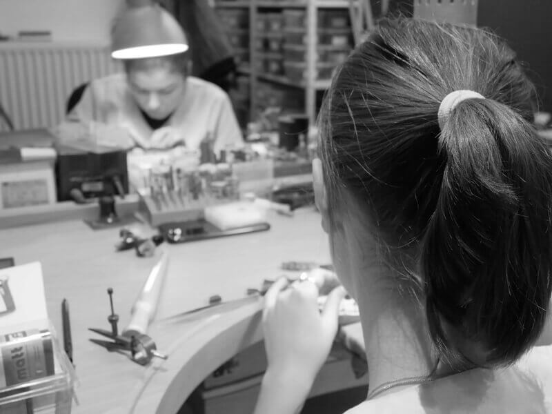 Photo d'un couple heureux, créer ses alliances Hauts-de-france.